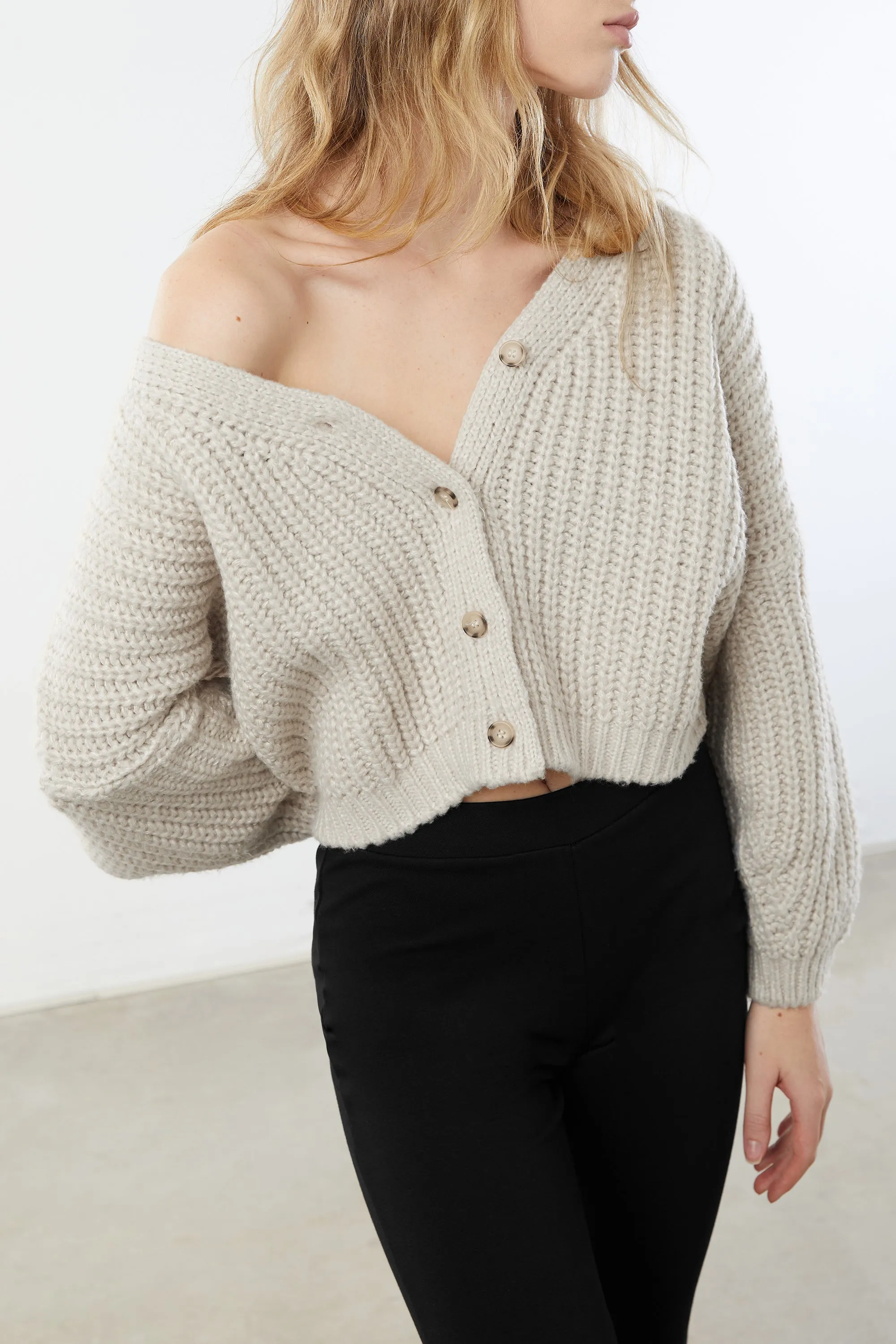 CROPPED BUTTON FRONT CARDIGAN